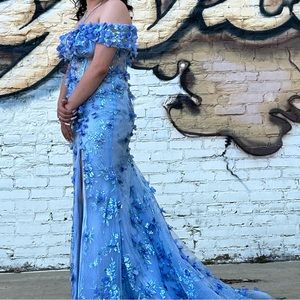 I’m selling my prom dress only been worn once’s